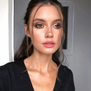 Meet your Posher, Estera